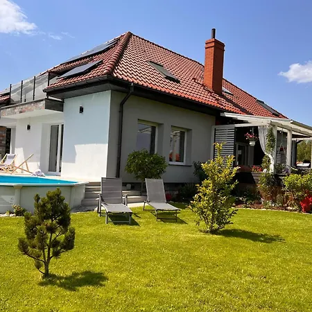 Holiday home The Lilihill House Jezioro, Sauna, Balii, Szabruk